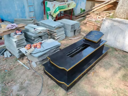 BATU NISAN BAHAN GRANIT KEPALA DATAR